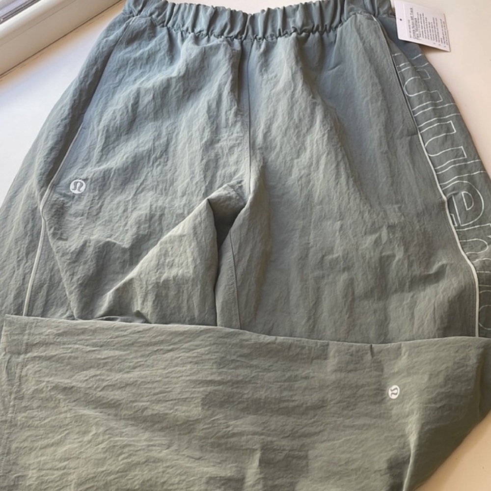 Lululemon Crinkle Nylon Mid-Rise Track Pant Wordmark - Picture 2 of 9